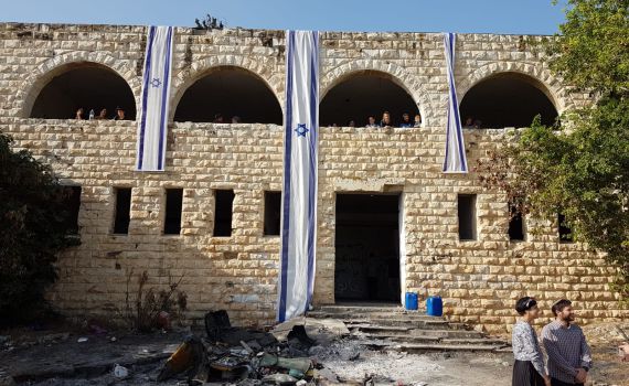 צפו : לאחר 13 שנים דגל ישראל חזר לשאנור