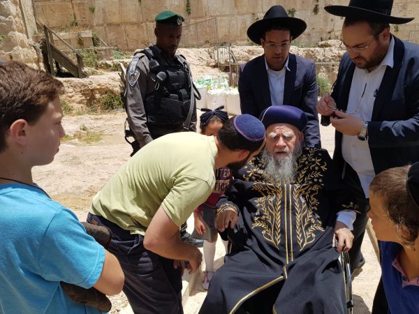 בושה: ככה הועלה הרב בקשי דורון למערת המכפלה