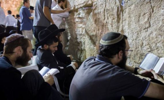 למה גם מי שלא מאמין- צריך לצום בט' באב? צפו