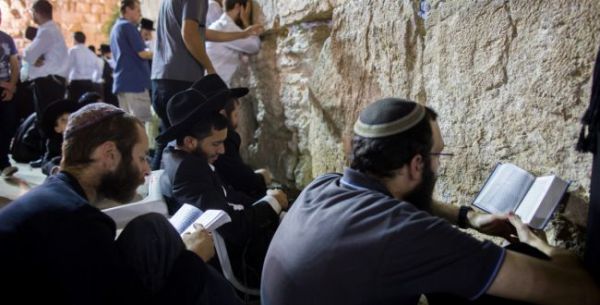 למה גם מי שלא מאמין- צריך לצום בט' באב? צפו