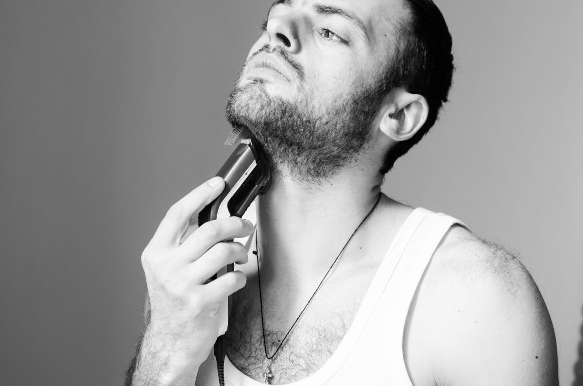 האם מותר להתגלח בראש חודש אב שחל ביום שישי?