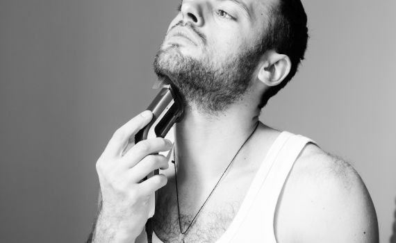 האם מותר להתגלח בראש חודש אב שחל ביום שישי?