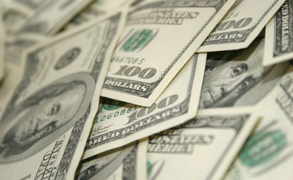 בגלל טעות מוזרה: צעירה הפכה למיליונרית ברגע