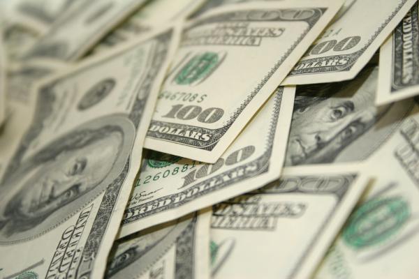 בגלל טעות מוזרה: צעירה הפכה למיליונרית ברגע