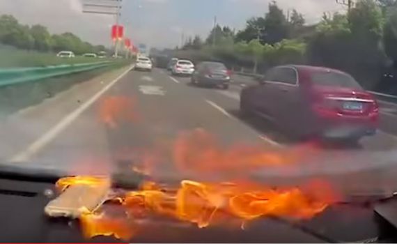 צפו: מכשיר האייפון התפוצץ בנסיעה, הנהגת נפצעה