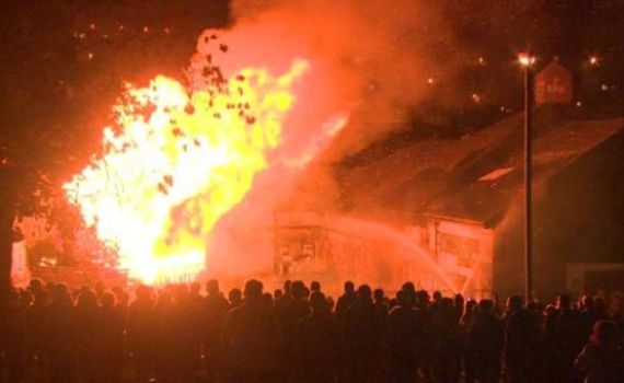 אירלנד: מפגינים שרפו דגלי ישראל במדורת ענק