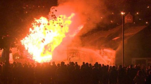 אירלנד: מפגינים שרפו דגלי ישראל במדורת ענק