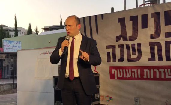 בנט: ״ישראלים נרצחים, ובחמאס מחלקים סוכריות"