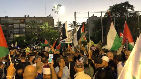 בושה: דגלי פלסטין במרכז תל אביב