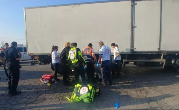 נהרג הולך רגל כבן 50 מפגיעת משאית ליד נתב"ג