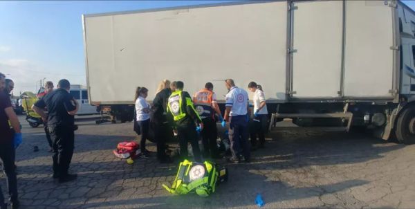 נהרג הולך רגל כבן 50 מפגיעת משאית ליד נתב"ג