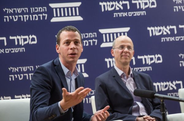 על המחתרת היהודית: עמית סגל "בשיחה בהפתעה" עם אביו