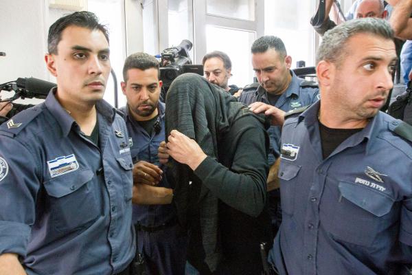 באקדח טייזר: נעצר החשוד בריסוס גרפיטי בבית הכנסת