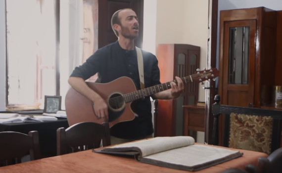 לכבוד ג' אלול: יוחאי בן אב"י משיק קליפ בבית הרב קוק