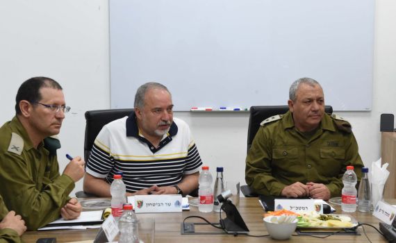 המהומות בעזה: ליברמן הורה לצמצם את מרחב הדיג