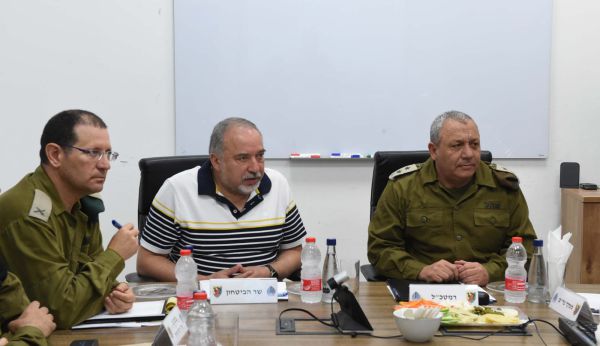 המהומות בעזה: ליברמן הורה לצמצם את מרחב הדיג