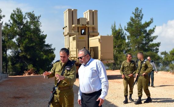 ליברמן: "חמאס שולח ילדים לשגר בלוני תבערה"