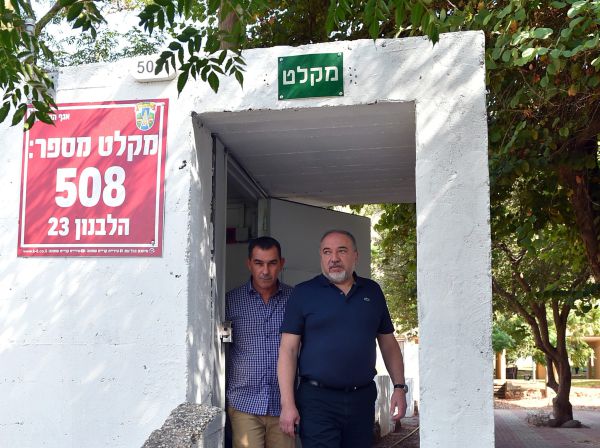 ליברמן: "לכל תושב בקו העימות חייב להיות ממ"ד"