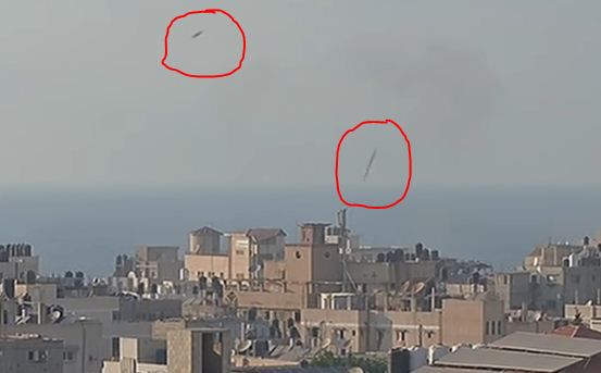 בהילוך איטי: מטוס מבצע נוהל 'הקש בגג' ומפציץ. צפו