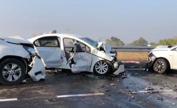 הרוגה בתאונת דרכים קשה בין שלושה כלי רכב
