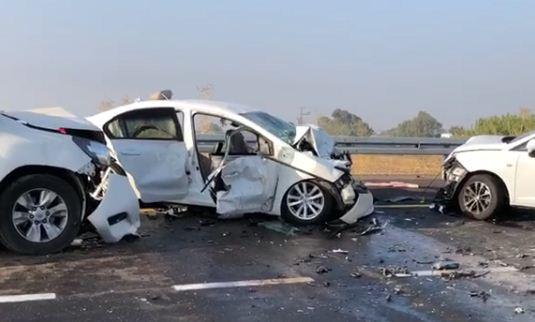 הרוגה בתאונת דרכים קשה בין שלושה כלי רכב