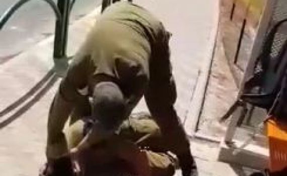 תיעוד: מג"ד בגבעתי מרתק לרצפה חייל שרצה לברוח