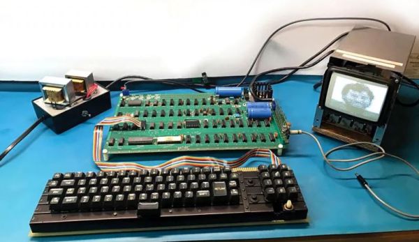 המחשב הראשון מוצע למכירה ב-300 אלף דולר