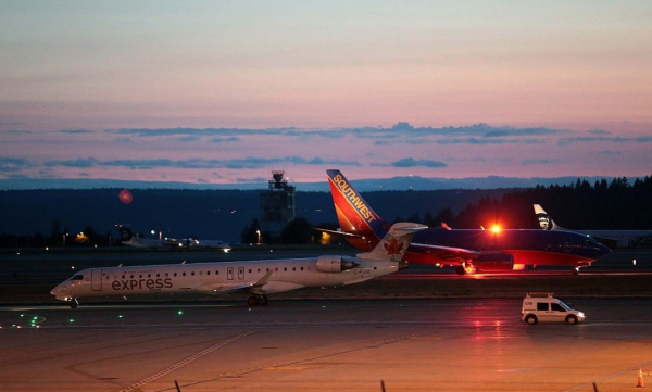 ארה"ב: מטוס נוסעים נגנב על ידי עובד בשדה התעופה