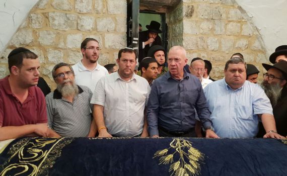 תחת אבטחה כבדה: 3000 איש נכנסו לקבר יוסף בשכם