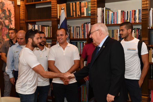 ריבלין הפציר בלוחמים: "אל תחזירו את אותות צוק איתן"