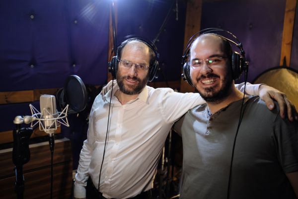 שבים לקרליבך: אהרן רזאל מתארח אצל להקת נשמחה