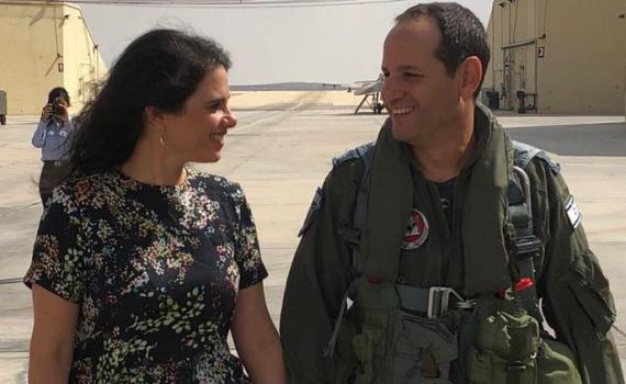 בעלה של שקד: "לא מעניין אותה כוח כבוד וכסף"