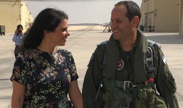 לראשונה: שקד חושפת את הפנים של בעלה הטייס