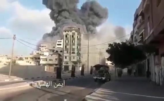 תיעוד: צה"ל הפציץ בניין רב קומות בעזה