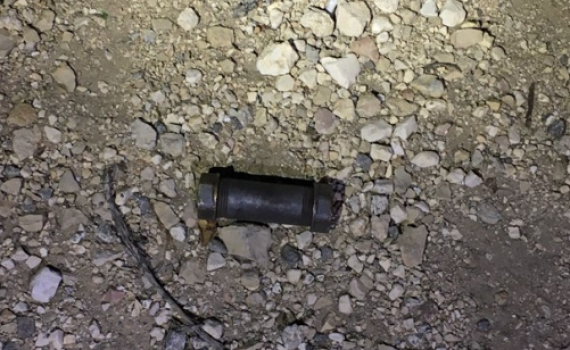 מחבלים השליכו מטען צינור לעבר חיילי צה"ל