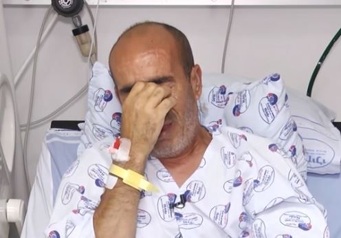 צפו: תושב שדרות שניצל מתפרק בשידור חי