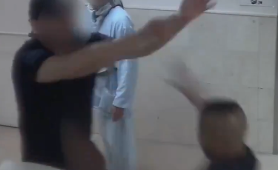 בגלל בקשה: מאבטח הותקף על ידי מאושפז. צפו