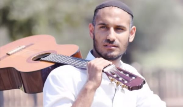 לכבוד אלול: נאור כהן משיק סינגל מלא אמונה• צפו