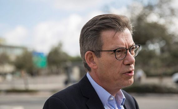 מה בער לו? התנועה למדינה יהודית נגד דובר משרד החוץ