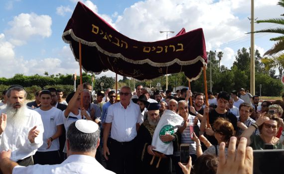 לראשונה: משרד ממשלתי רכש ספר תורה