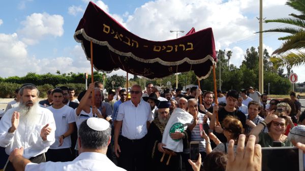 לראשונה: משרד ממשלתי רכש ספר תורה