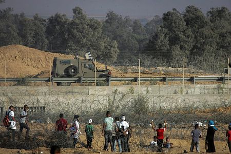 במהלך פעילות: חייליים הותקפו בבקבוקי תבערה