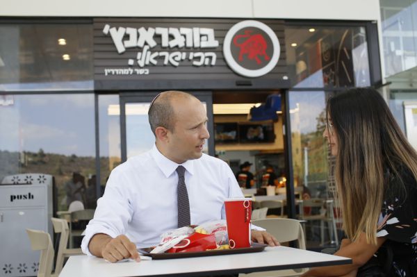 בנט אכל את הבורגר הראשון מעבר לקו הירוק