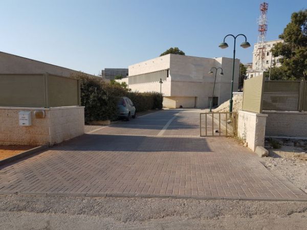 הדקירה בישיבה: "הורידו את החולצה וראינו מלא חורים"