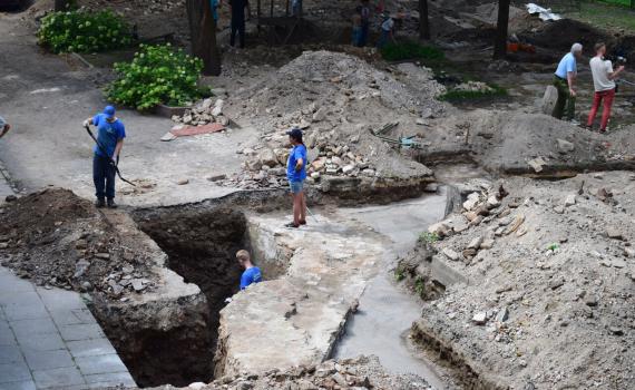 תגלית מרגשת:נחשפה בימת בית הכנסת הגדול בוילנה