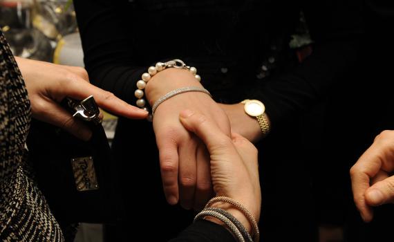 דיון סוער:האם גרושה צריכה להחזיר תכשיטים שקיבלה?