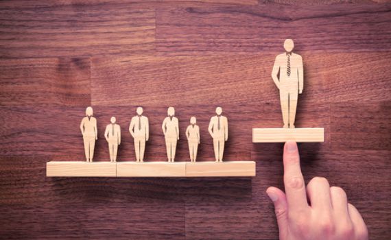 אל תפסלו אדם מלהנהיג בגלל שאינו תלמיד חכם