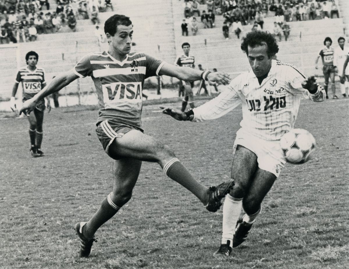 זה אמיתי • בגיל 57: כוכב נבחרת ישראל חוזר לשחק כדורגל