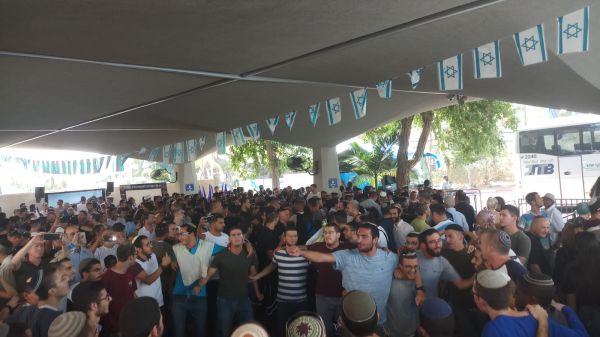 תיעוד: מאות בני"שים כבשו את הבקו"ם. צפו