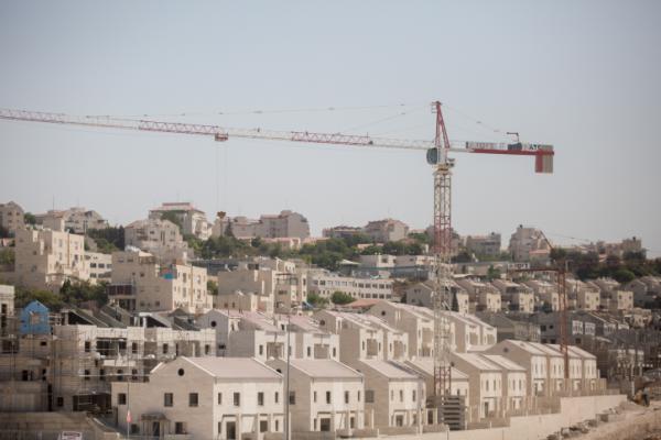 אסון: מנוף פגע בבניין והפיל ילד מקומה רביעית